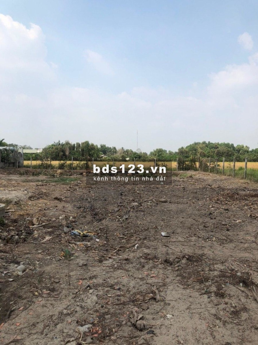 Chính chủ bán lô đất DT 1015m2 (có nhà cấp 4 trên đất). Cách Tỉnh lộ 786 60m. GIÁ 2.2 TỶ