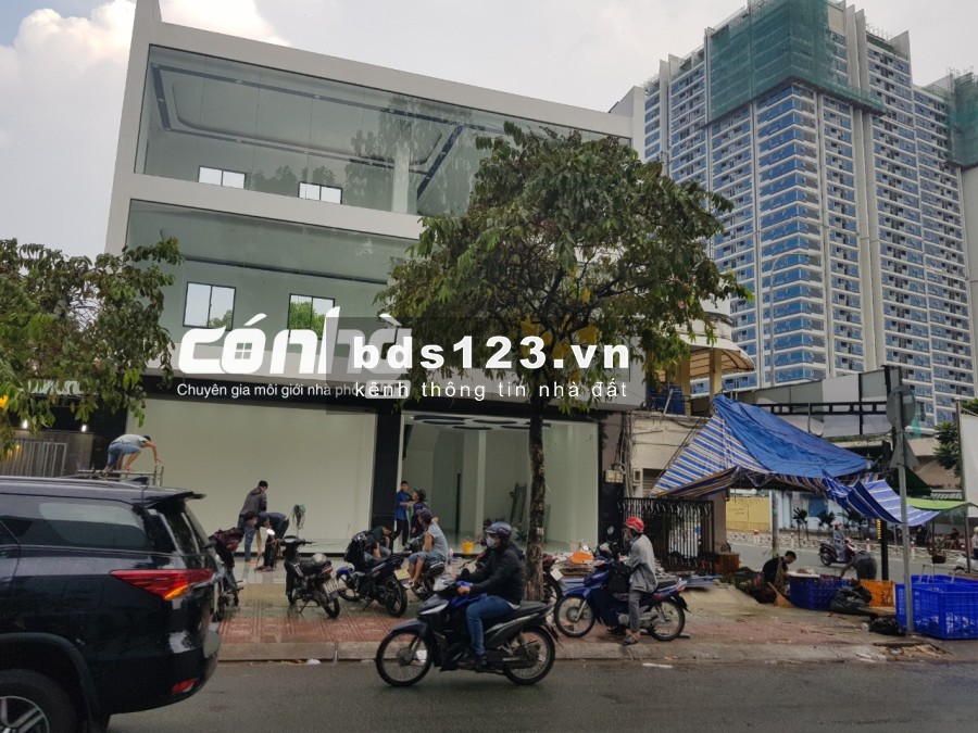 Nhà thuê góc 2 mặt tiền đường Thành Thái, Quận 10. DT 12x12m, _ CÓ NHÀ