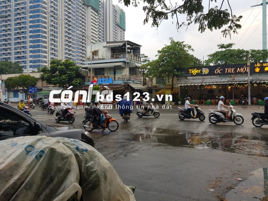Nhà thuê góc 2 mặt tiền đường Thành Thái, Quận 10. DT 12x12m, _ CÓ NHÀ