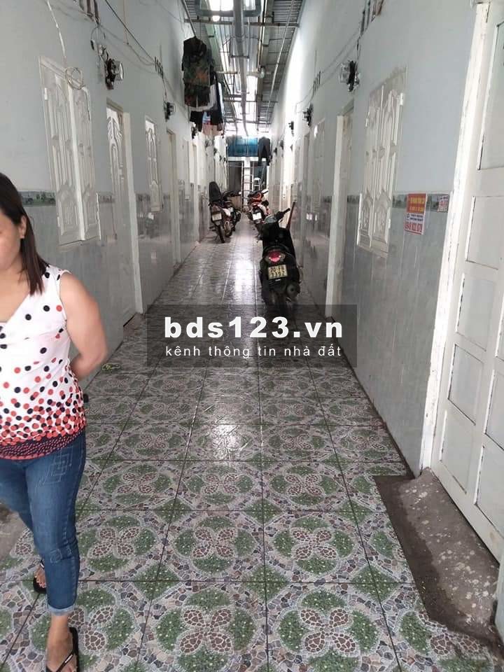 Gia đình làm ăn thua lỗ cần bán gấp dãy phòng trọ 14P+2kiot SHR,vị trí đẹp,dân cư đông đúc,ngay chợ