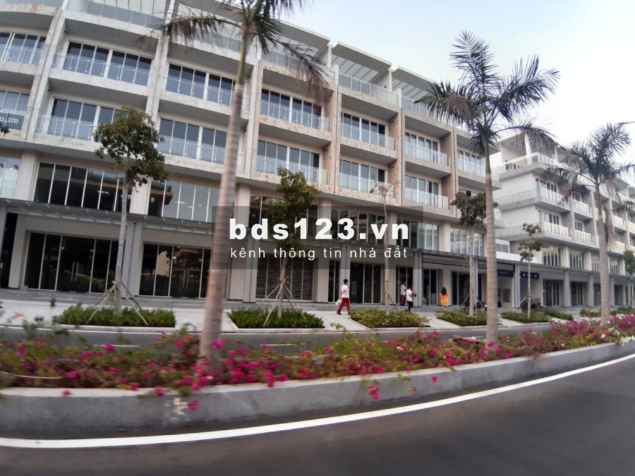 Cho thuê Shophouse Saritown. Giá chỉ 93.5 triệu/tháng