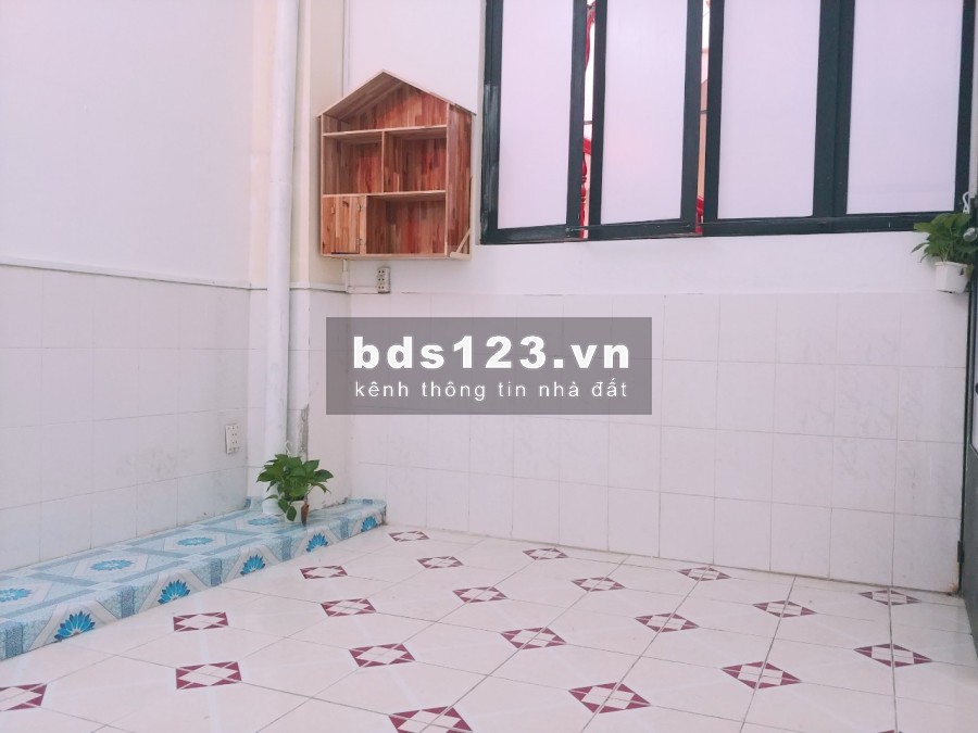 Phòng CỬA SỔ sạch đẹp YÊN TĨNH ngay gần Đất Thánh và Chấn Hưng