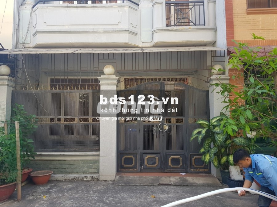 Cho thuê nhà nguyên căn đường 3 tháng 2, Quận 10. DT 7x12m _ CÓ NHÀ