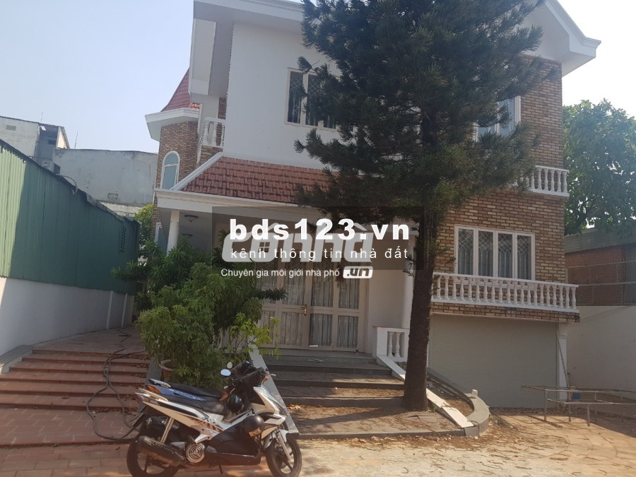 Cho thuê nhà nguyên căn khu cư xá Bắc Hải, Quận 10. DT 32x24m _ CÓ NHÀ