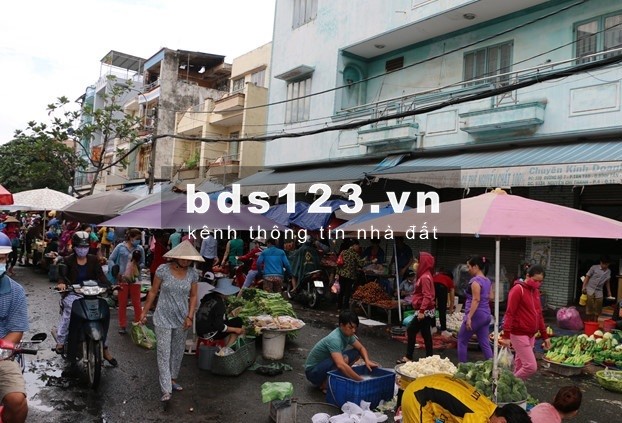 Vợ chồng cần bán gấp 300m2 đất thổ cư, sổ hồng mặt tiền Chợ Bình Dương
