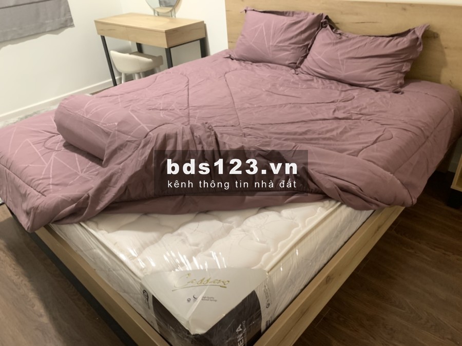 Chủ nhà cần tiền nên bán gấp căn hộ Jamila KĐ 3pn, 92m2 full NT chỉ 3,2 tỷ bao hết. Lh 0909321775. Hoàng