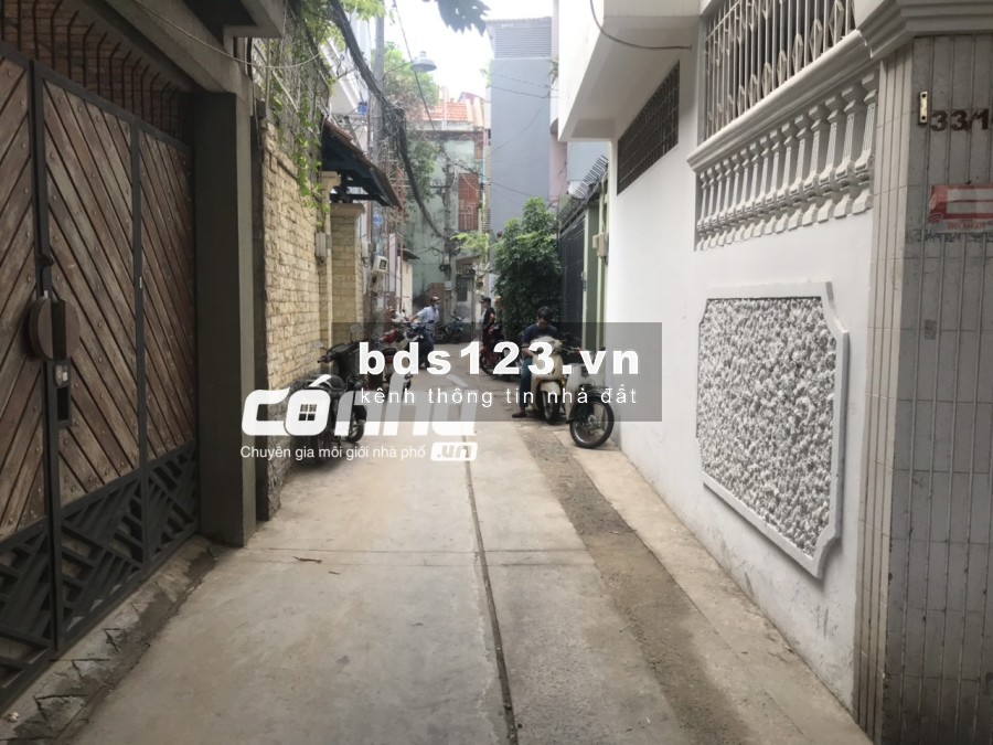 Cho thuê nhà hxh đường Hoàng Diệu, Phú Nhuận. Dt 9x10m, _ CÓ NHÀ