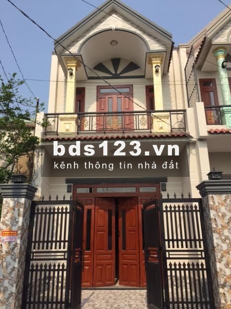 Chú Tư làm ăn thua lỗ cần bán gấp nhà 1 trệt 1 lầu SHR, dân cư đông đúc, gần chợ, lô đất 600m2
