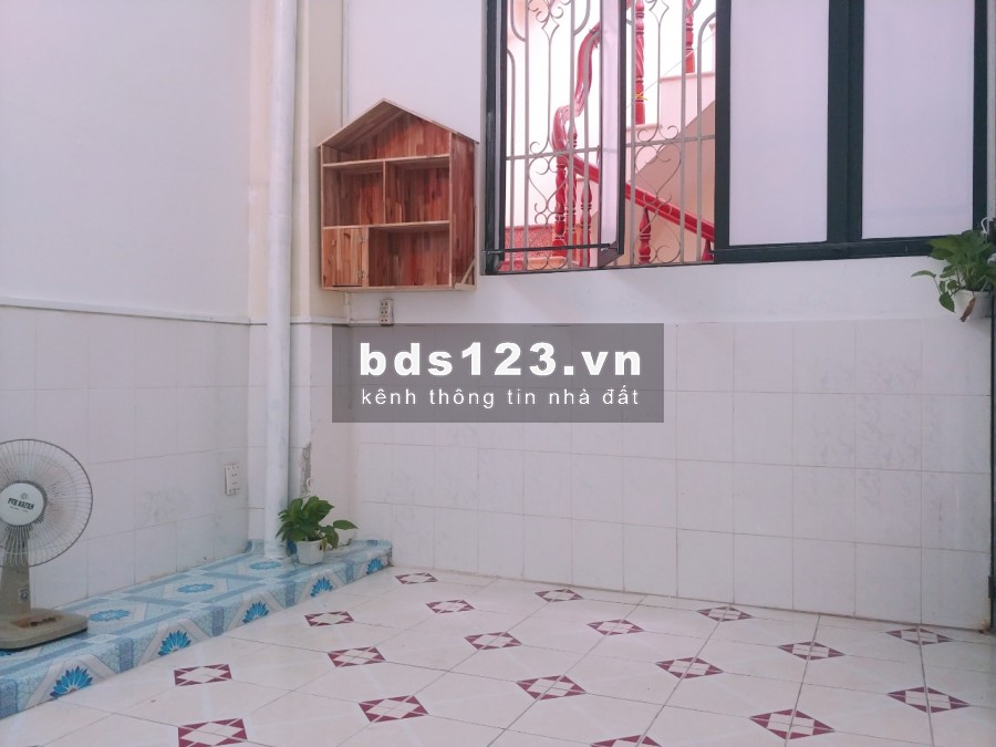 Phòng sạch sẽ yên tĩnh, cửa sổ mát mẻ gần công viên Lê Thị Riêng