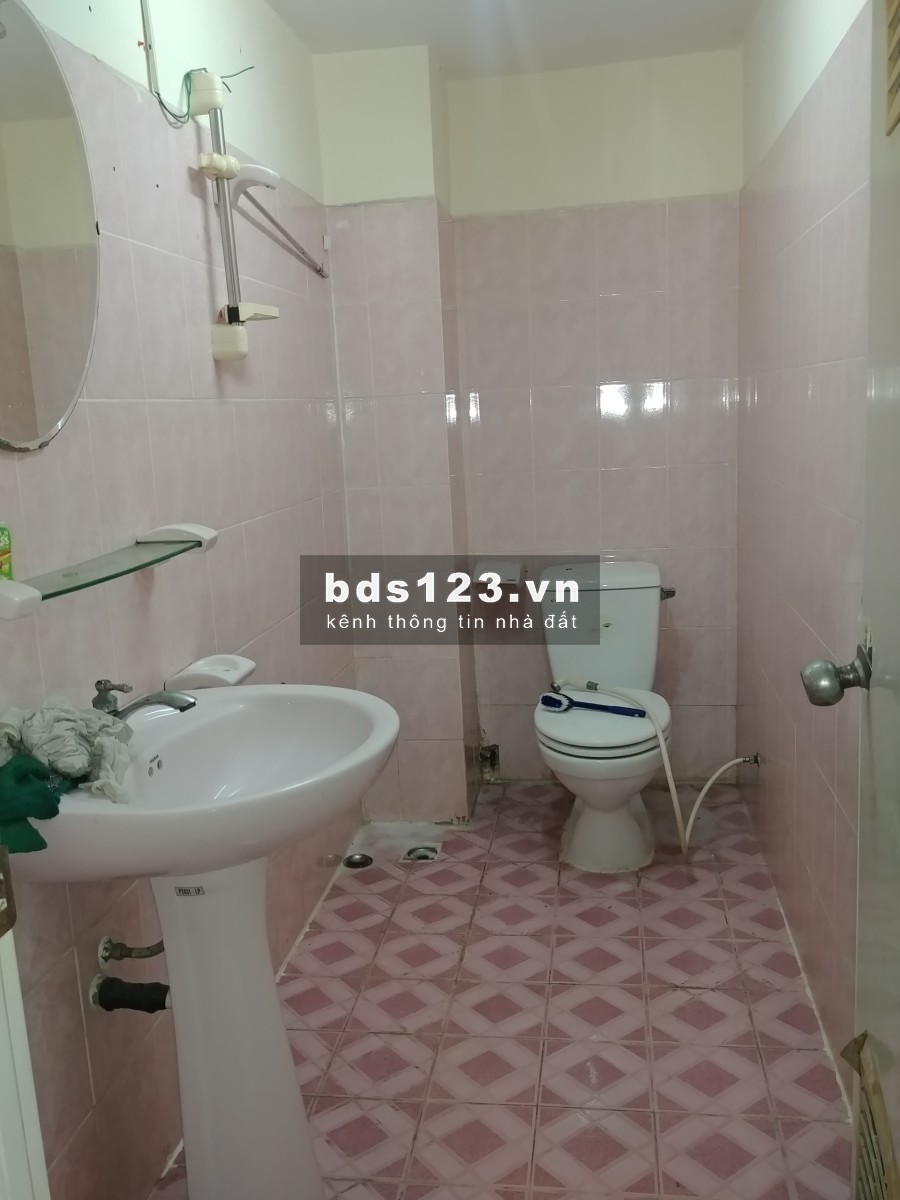 Phòng sạch sẽ yên tĩnh, cửa sổ mát mẻ gần công viên Lê Thị Riêng