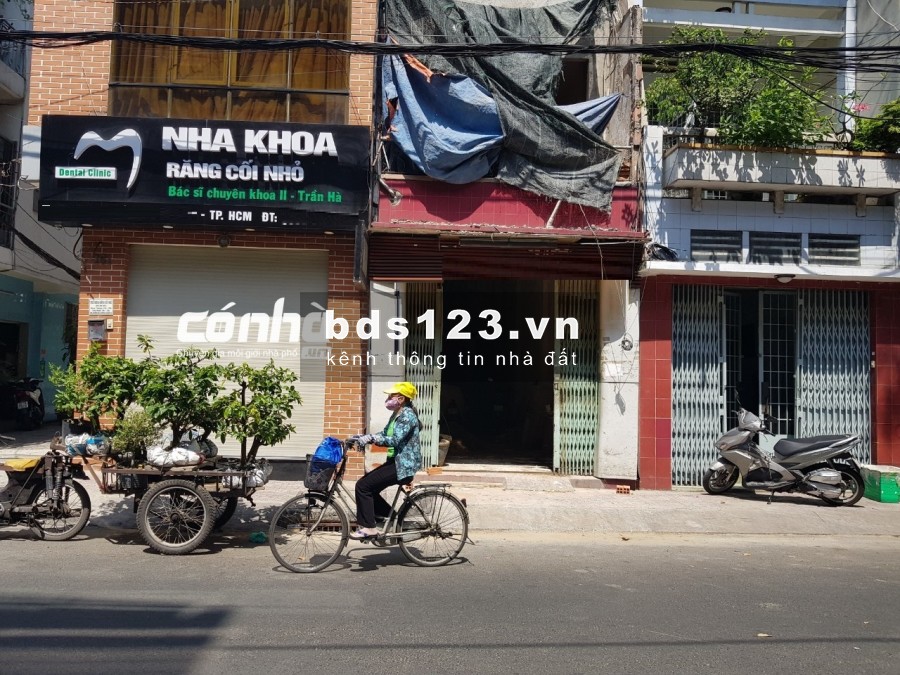 Cho thuê nhà măt tiền đường Ngô Quyền, phường 6, Quận 10. Nhà mới 3 lầu _ CÓ NHÀ