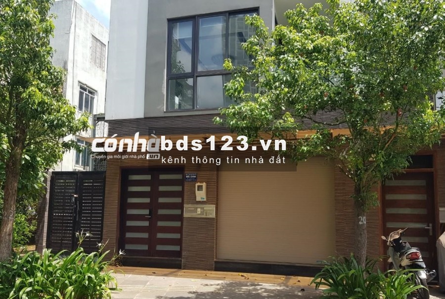 Cho thuê nhà đường 3 tháng 2, khu chung cư centrosa, quận 10. DT 9x13m _ CÓ NHÀ