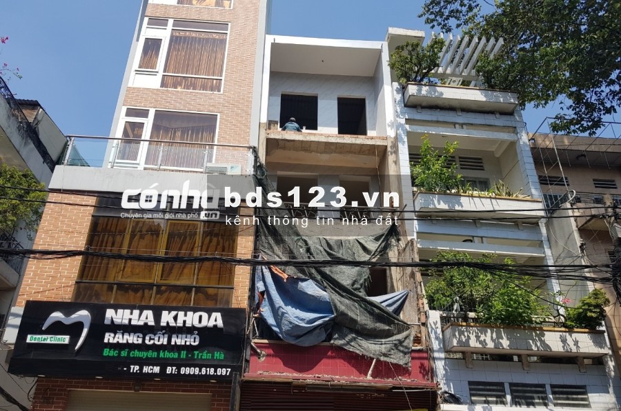 Cho thuê nhà măt tiền đường Ngô Quyền, phường 6, Quận 10. Nhà mới 3 lầu _ CÓ NHÀ