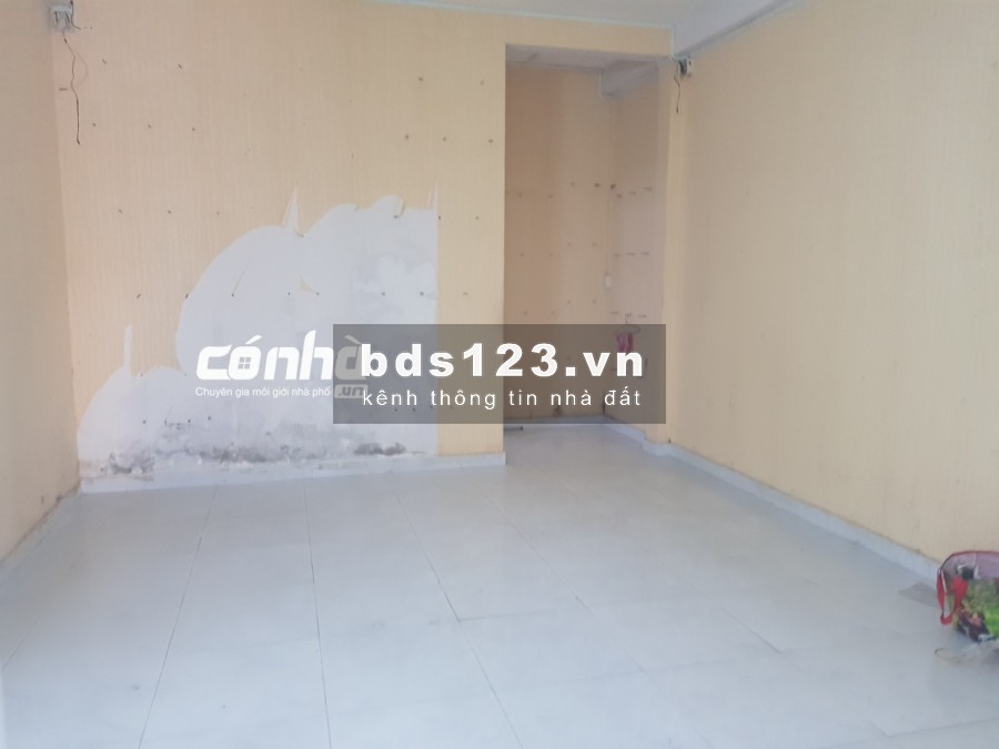 Cho thuê nhà mặt tiền đường Hồ Bá Kiện, P15, Quận 10. DT 7x18m _ CÓ NHÀ