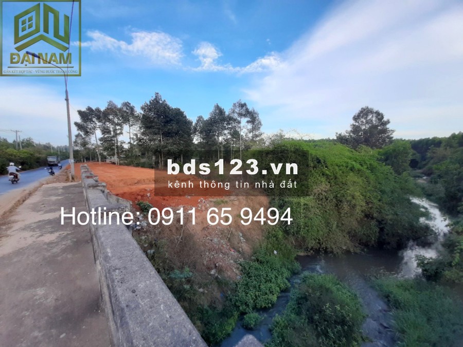 Chính chủ bán lô đất mặt tiền đường chính Phước Bình đang mở rộng 32m, view suối cực đẹp.