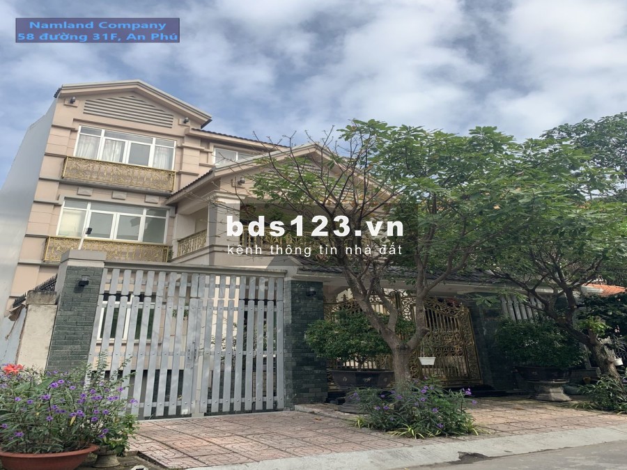Villa phố cho thuê 8x20 4PN đường Quốc Hương, Thảo Điền