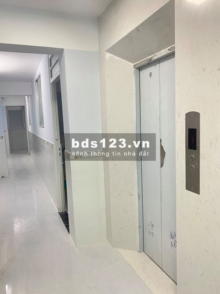 Cho Thuê mặt bằng kinh doanh DT: 30m2 có hầm để xe lối đi riêng, có thang máy, nước máy nóng lạnh. d/c: 22/78 Đường số 21, phường 8 quận Gò Vấp.