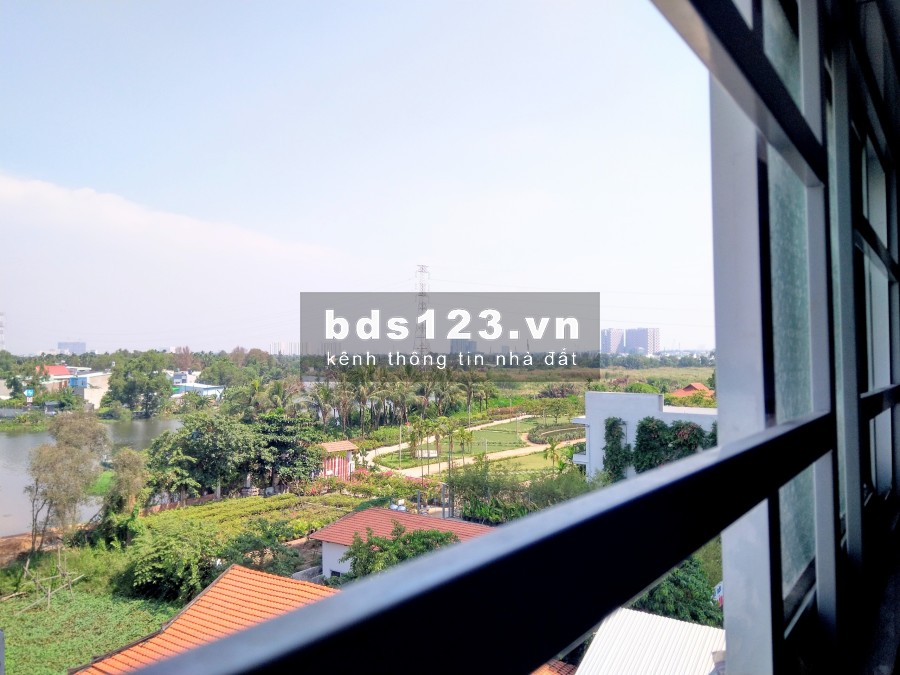 Phòng đẹp an ninh cho người đi làm, sinh viên. WC riêng, bếp, cửa sổ, ban công, gác đúc, giờ tự do, bảo vệ & camera an ninh 24/24. Đường 10m xe tải tới cổng