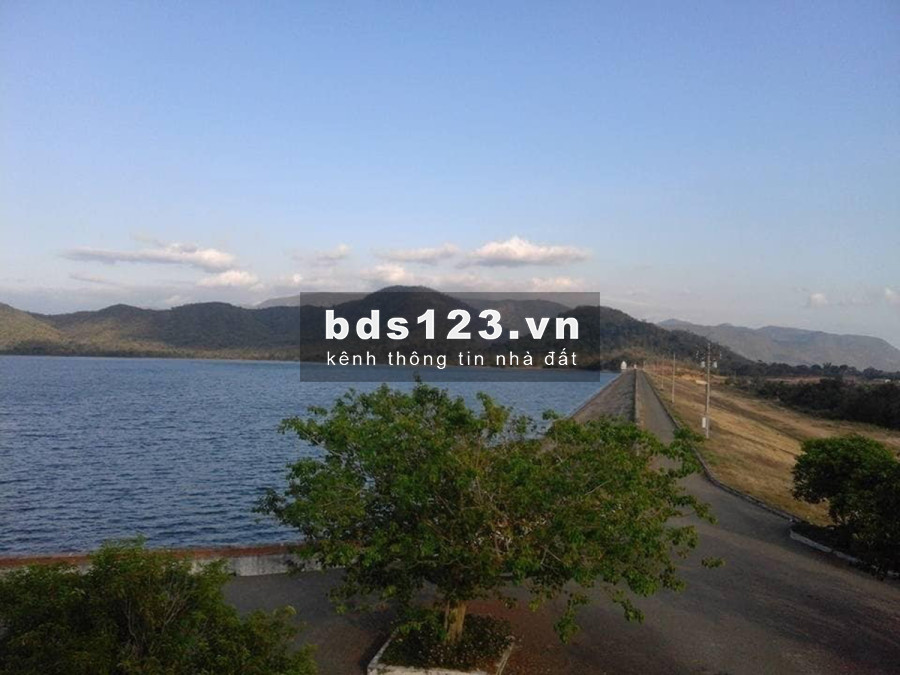 Bán đất Bắc Bình 3 mặt tiền đường nhựa 8m, gần Khu du lịch Hồ Cà Dây, giá siêu rẻ