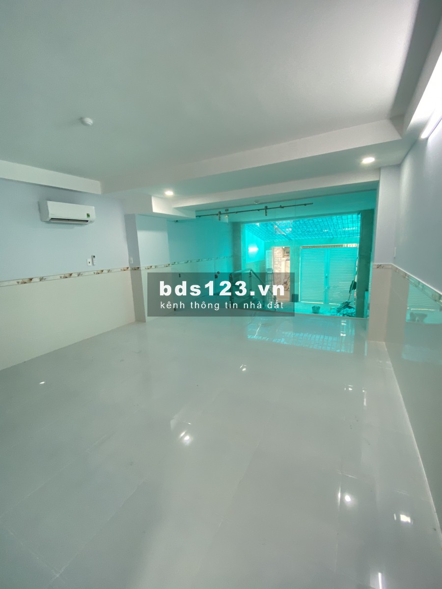 Cho Thuê mặt bằng kinh doanh DT: 30m2 có hầm để xe lối đi riêng, có thang máy, nước máy nóng lạnh. d/c: 22/78 Đường số 21, phường 8 quận Gò Vấp.