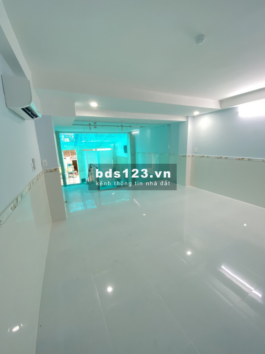 Cho Thuê mặt bằng kinh doanh DT: 30m2 có hầm để xe lối đi riêng, có thang máy, nước máy nóng lạnh. d/c: 22/78 Đường số 21, phường 8 quận Gò Vấp.