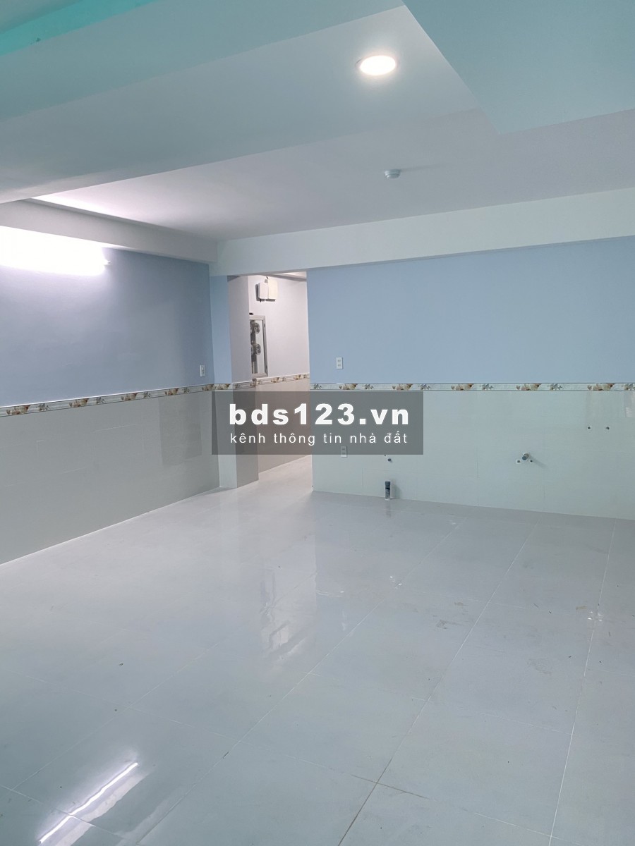 Cho Thuê mặt bằng kinh doanh DT: 30m2 có hầm để xe lối đi riêng, có thang máy, nước máy nóng lạnh. d/c: 22/78 Đường số 21, phường 8 quận Gò Vấp.
