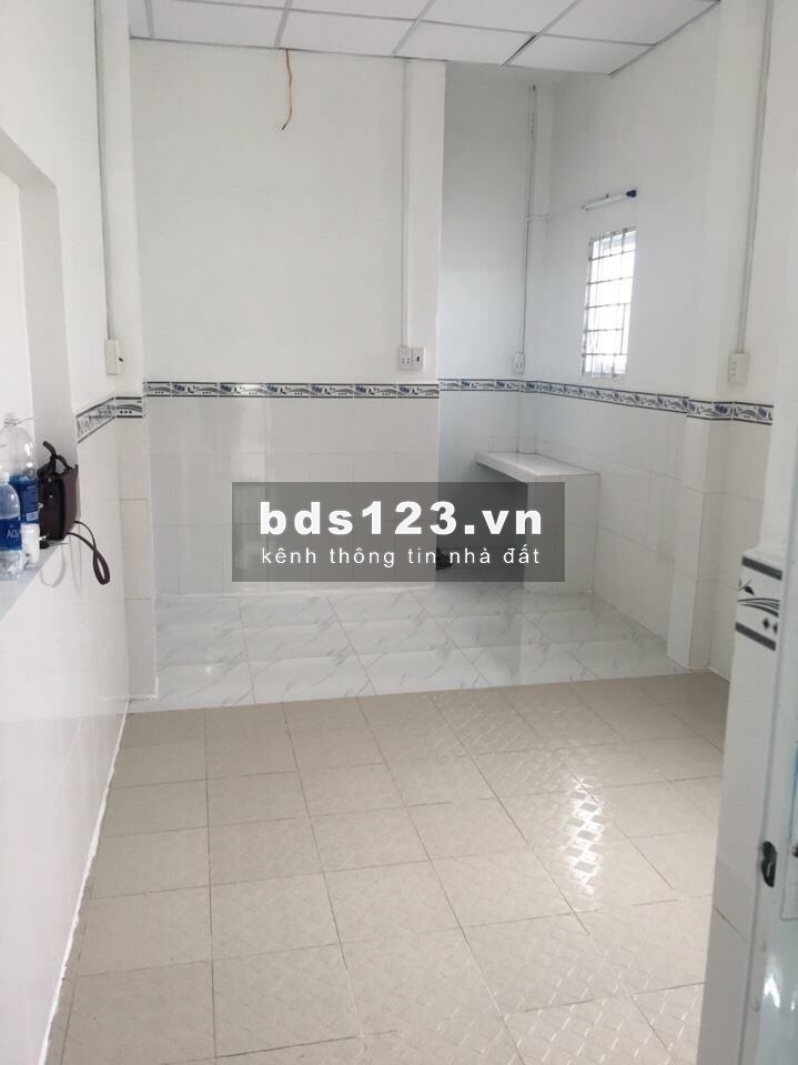Cho thuê nhà nguyên căn, hẻm ba gác, 3PN, 3WC, gần Hàng Xanh, Bến xe Miền Đông