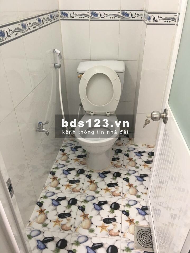 Cho thuê nhà nguyên căn, hẻm ba gác, 3PN, 3WC, gần Hàng Xanh, Bến xe Miền Đông