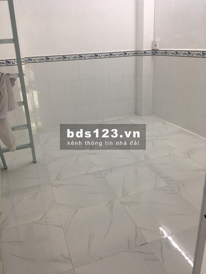 Cho thuê nhà nguyên căn, hẻm ba gác, 3PN, 3WC, gần Hàng Xanh, Bến xe Miền Đông