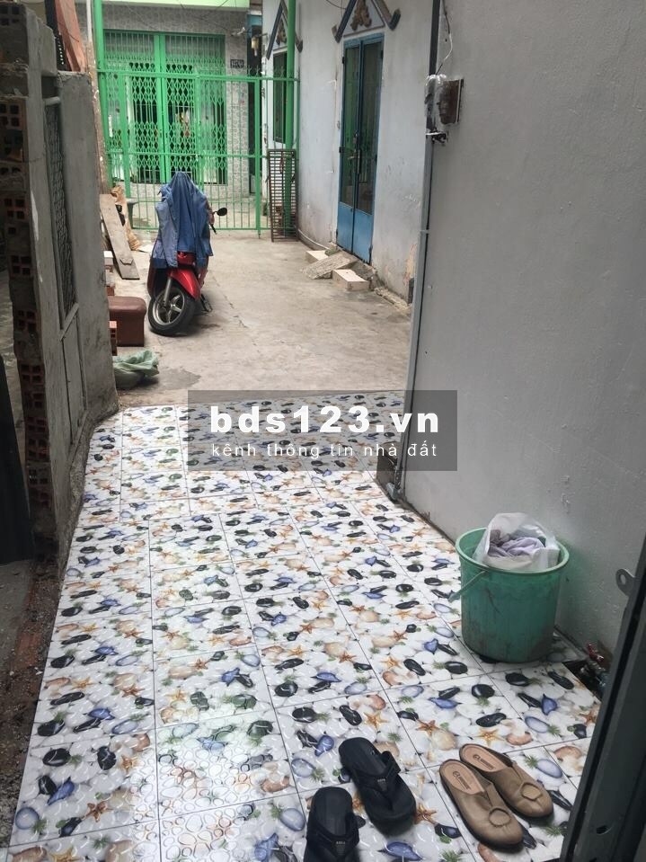 Cho thuê nhà nguyên căn, hẻm ba gác, 3PN, 3WC, gần Hàng Xanh, Bến xe Miền Đông