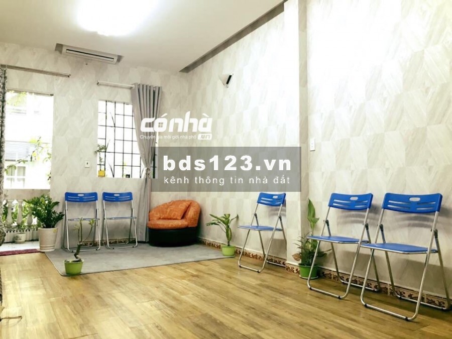 Cho thuê nhà đường CMT8, Quận 10. DT 4x16m, 3 lầu _ CÓ NHÀ