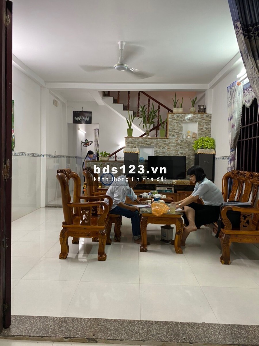 TUỔI ĐÃ CAO, Tôi Bán Gấp CĂN NHÀ 1 TRỆT 1 LẦU VÀ 300M2 ĐẤT Để Về Quê SInh Sống