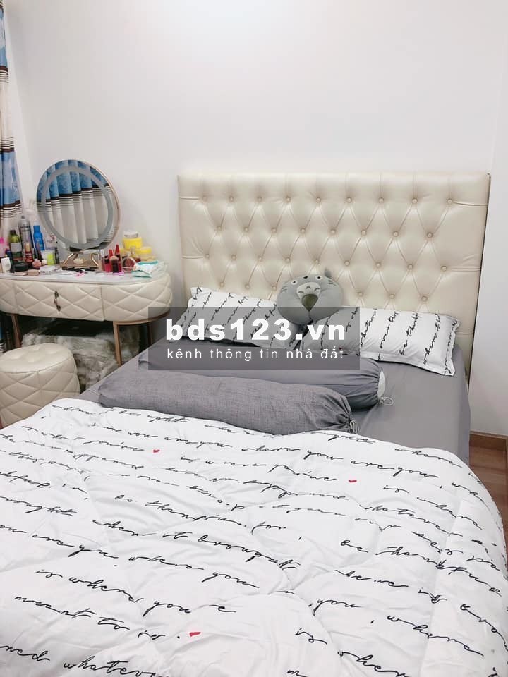 Bán nhà hxh 1 sẹc đường chợ Bình Thành (5*12) đúc 1 lửng 2 lầu 3.45 tỷ