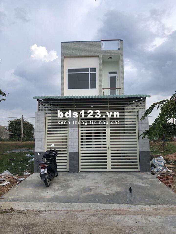 CHUYỂN LÊN SÀI GÒN SINH SỐNG-CẦN BÁN GẤP CĂN NHÀ MỚI XÂY+3 LÔ ĐẤT GIÁ RẺ-SÁT KCN