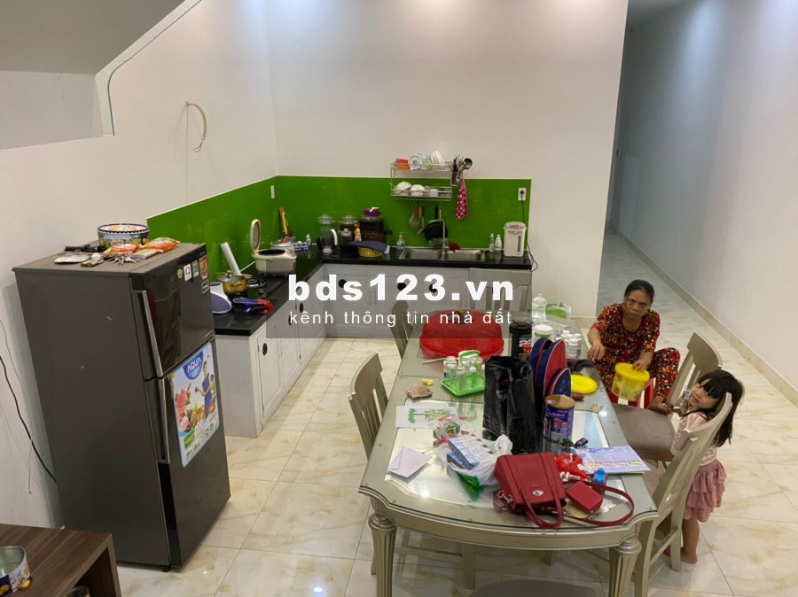 CHUYỂN ĐỊNH CƯ BÁN GẤP NHÀ CẤP 4 100M2(5X20)+220M2 THỔ CƯ, SHR. CHỈ 785 TRIỆU