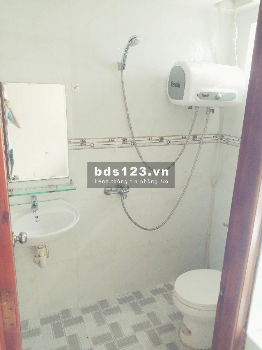 Phòng máy lạnh Q.7, giờ giấc tự do, vào ở ngay.