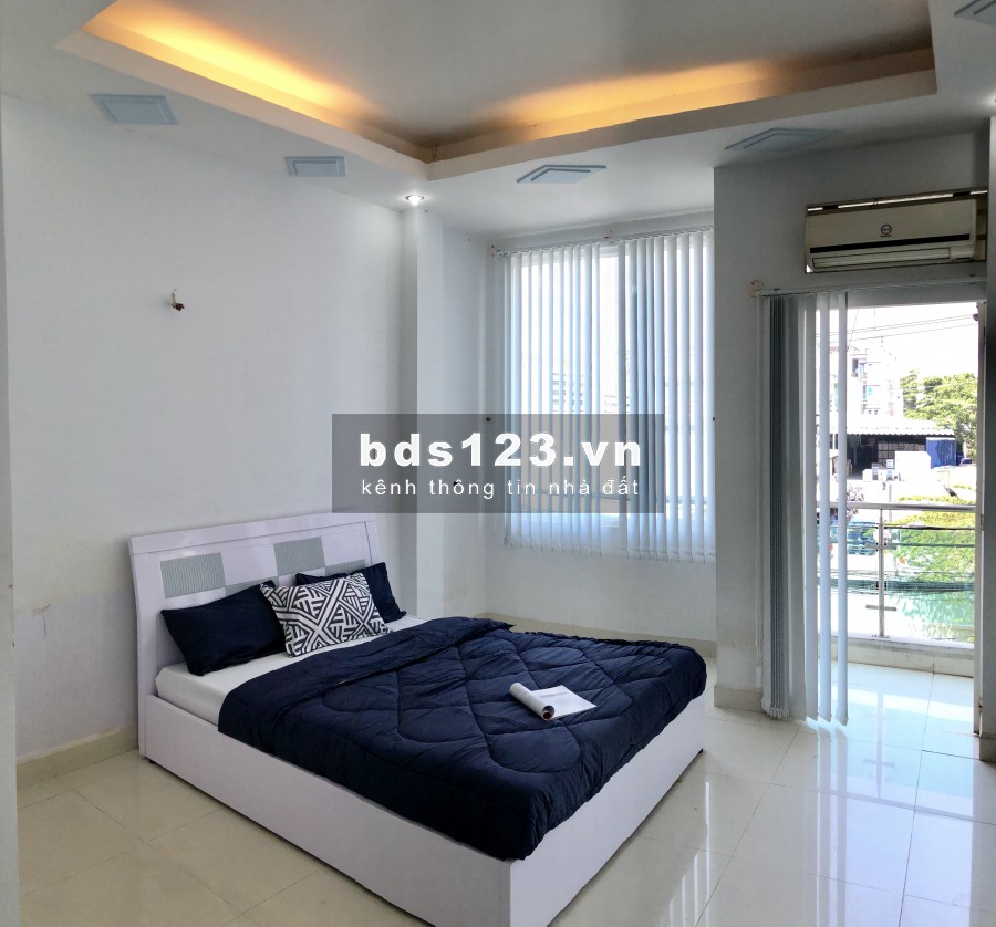 Phòng mới, ban công, nội thất. Thuận tiện qua Quận 1