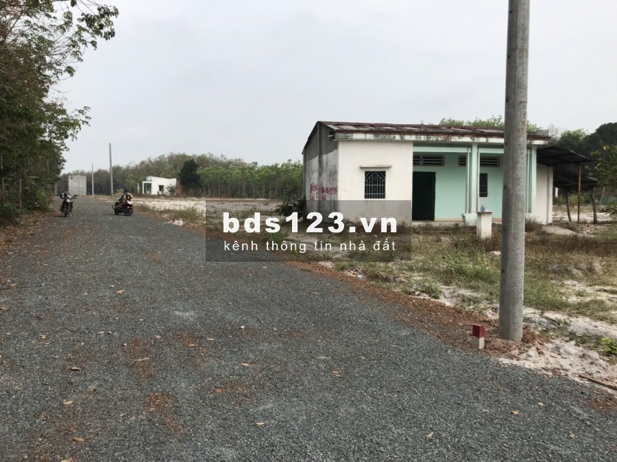 Chính chủ bán lô đất 1000m2 ngay kcn, giá 400tr, sổ riêng
