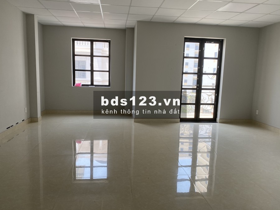 Cho thuê văn phòng mặt tiền Cityland Park Hills Phan Văn Trị có thang máy