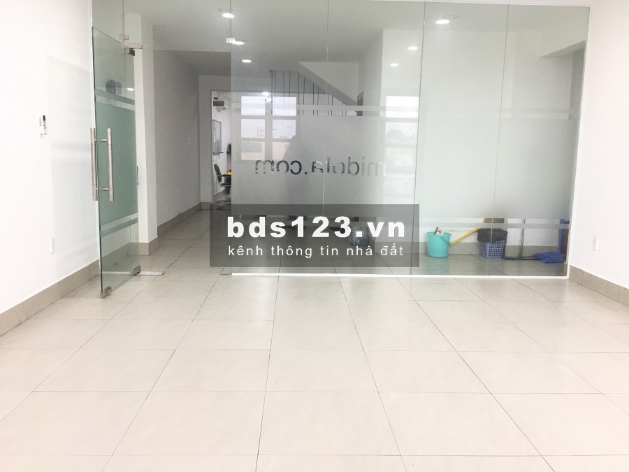 Cho thuê văn phòng mặt tiền Cityland Park Hills Phan Văn Trị có thang máy