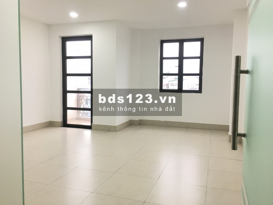 Cho thuê văn phòng mặt tiền Cityland Park Hills Phan Văn Trị có thang máy
