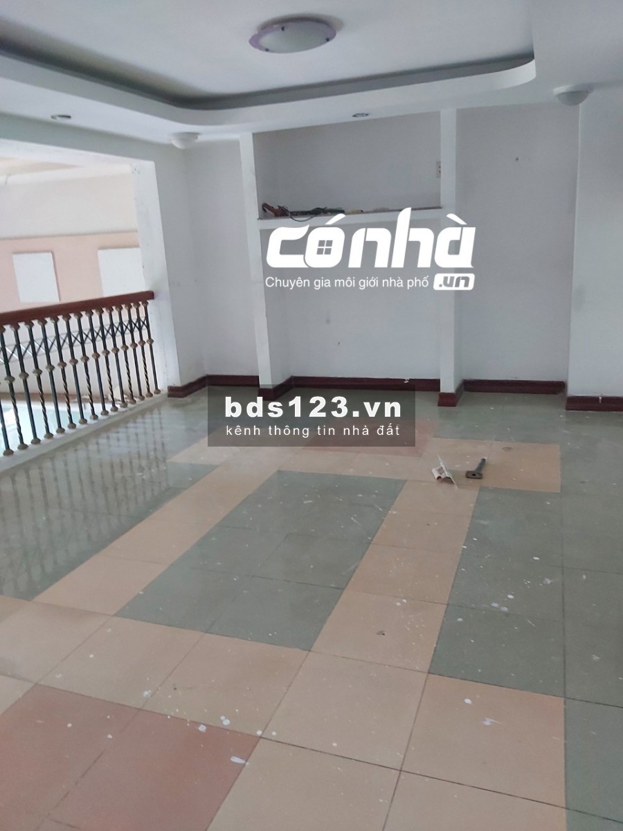Cho thuê nhà mặt tiền đường Cửu Long, phường 2, Tân Bình. DT 9x15m, 3 lầu _ CÓ NHÀ