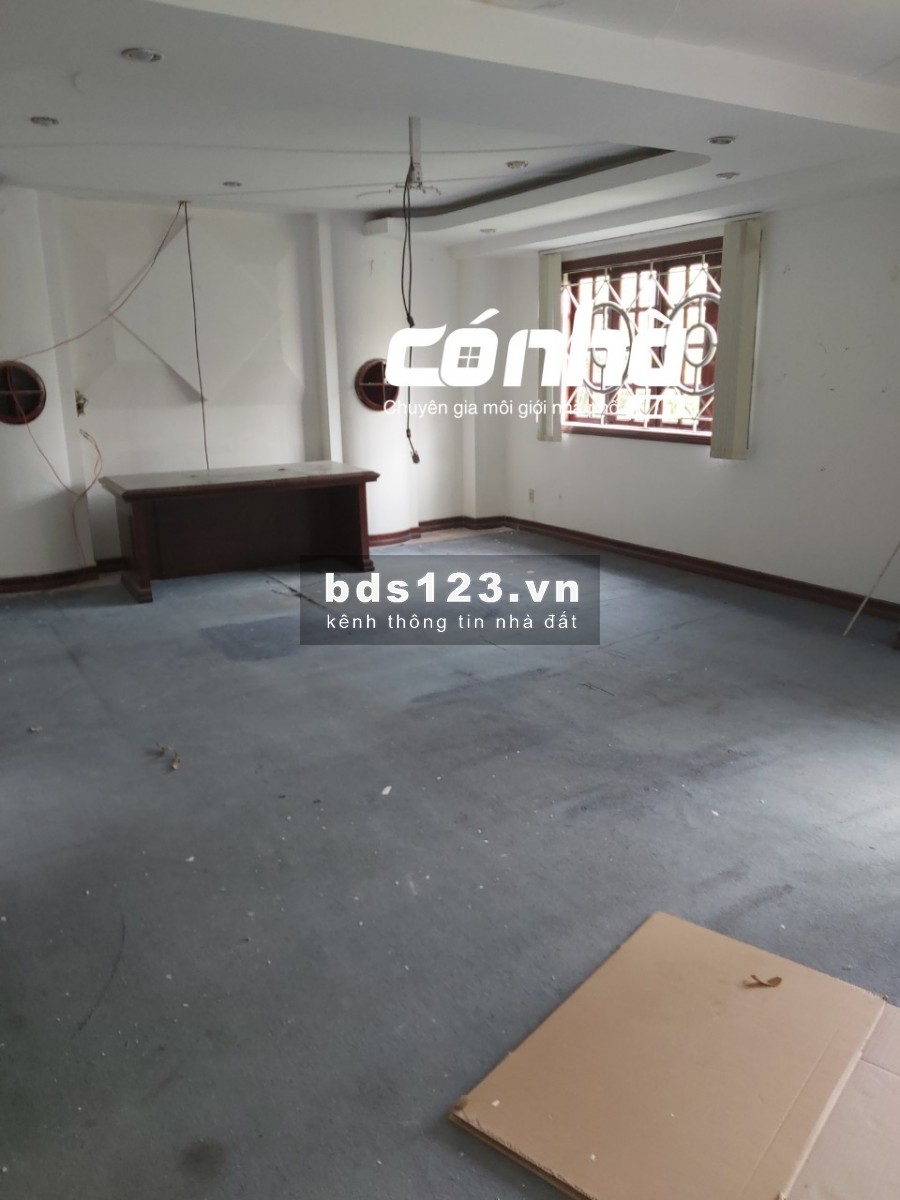 Cho thuê nhà mặt tiền đường Cửu Long, phường 2, Tân Bình. DT 9x15m, 3 lầu _ CÓ NHÀ