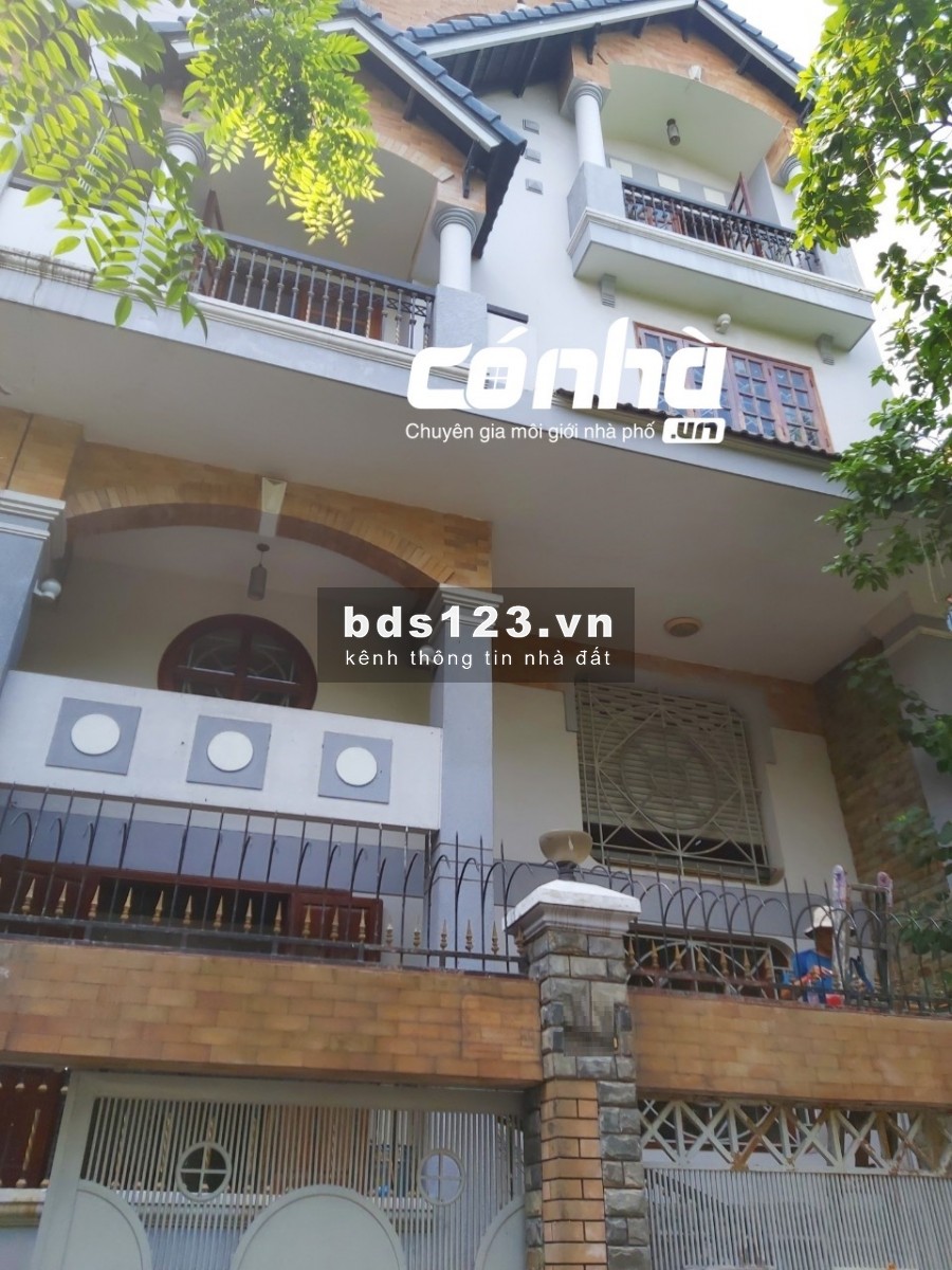 Cho thuê nhà mặt tiền đường Cửu Long, phường 2, Tân Bình. DT 9x15m, 3 lầu _ CÓ NHÀ