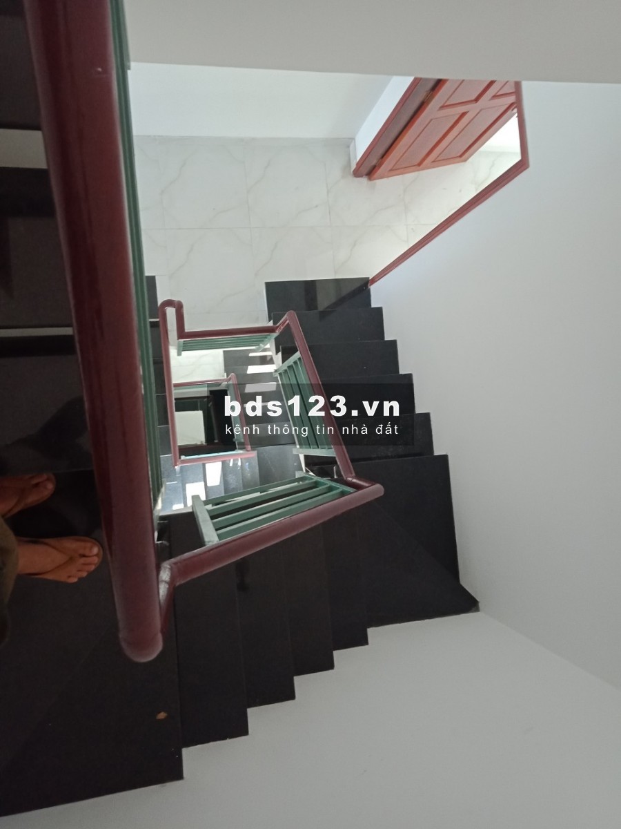 Phòng sạch đẹp YÊN TĨNH mới xây gần Lê Đại Hành