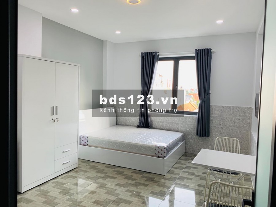 Phòng Ngay chợ Phạm Văn Hai, gần sân bay, rất rộng