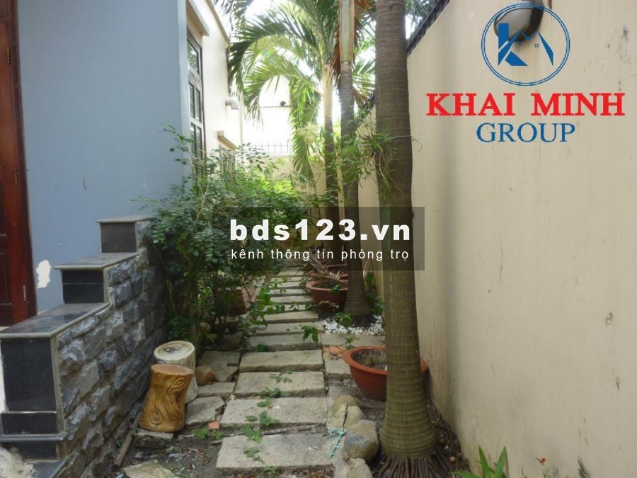 Phòng nằm trong nhà Biệt Thự sân vườn, đường Bình Lợi, giá 3.5tr