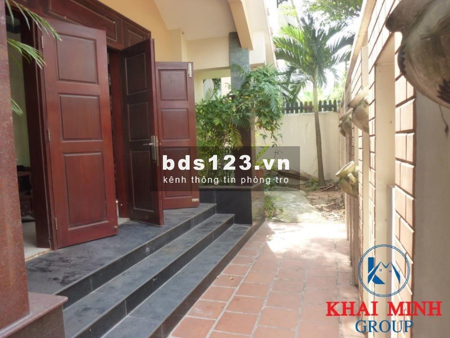 Phòng nằm trong nhà Biệt Thự sân vườn, đường Bình Lợi, giá 3.5tr