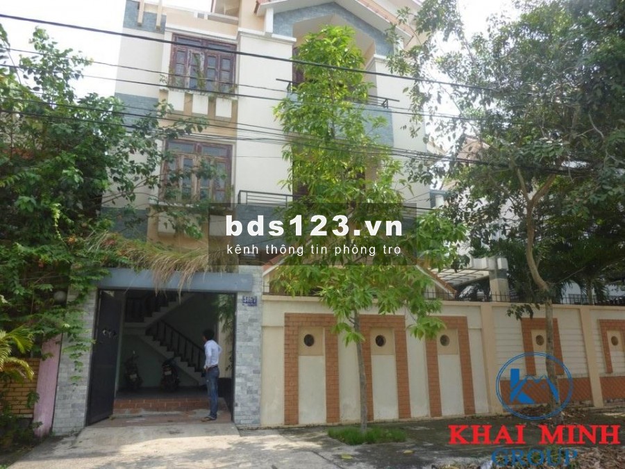 Phòng nằm trong nhà Biệt Thự sân vườn, đường Bình Lợi, giá 3.5tr