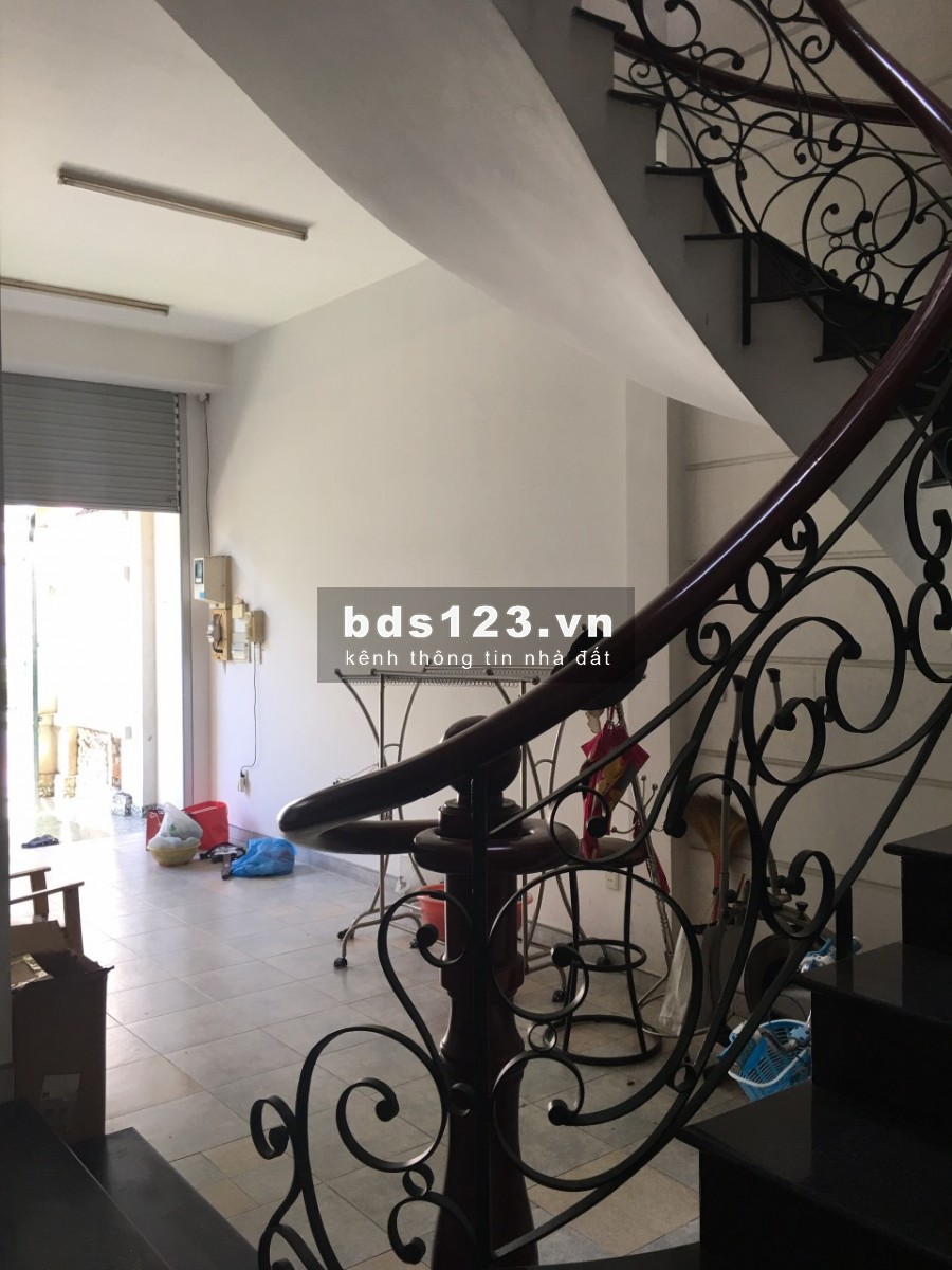 VILLATRỆT, 2 LẦU, 4 PHÒNG, GARA XE